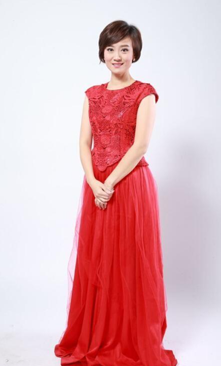 上海电视台主播赵雅楠,长相花容月貌,网友道:她有真性情!