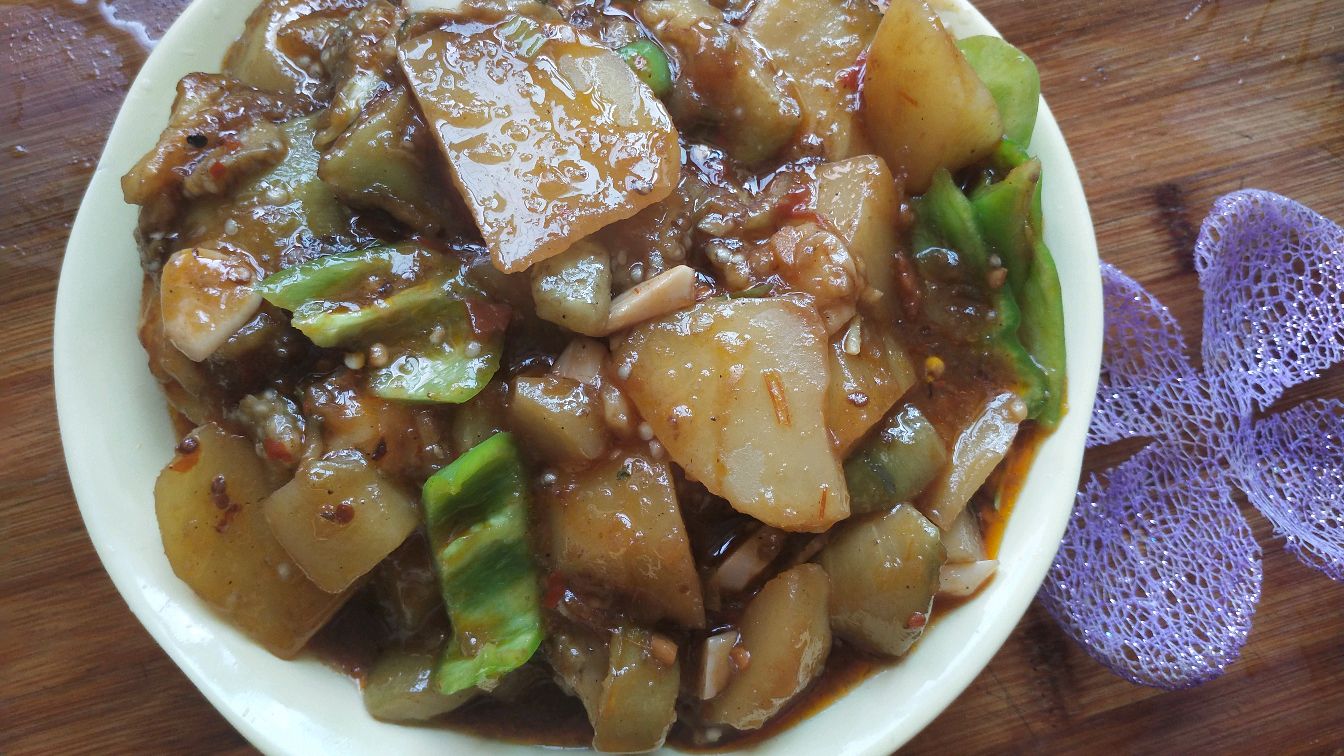 茄子炖土豆最好吃的做法,色香味俱全真的比肉还香