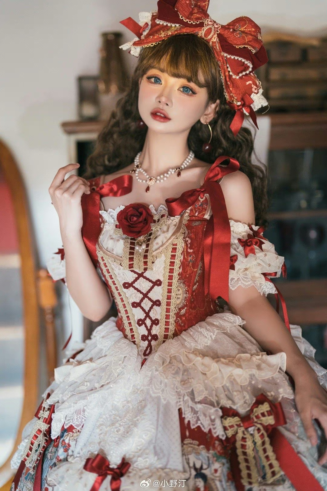 看了"小野汀"这一组白雪公主洛丽塔写真,才懂什么叫优雅又高贵!