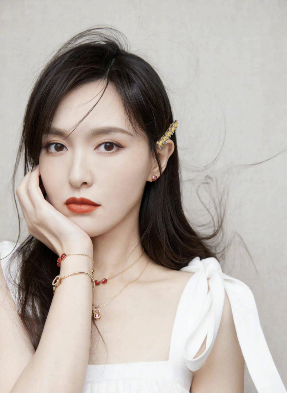 糖糖唐嫣,人如起名笑起来很甜美,笑颜如嫣