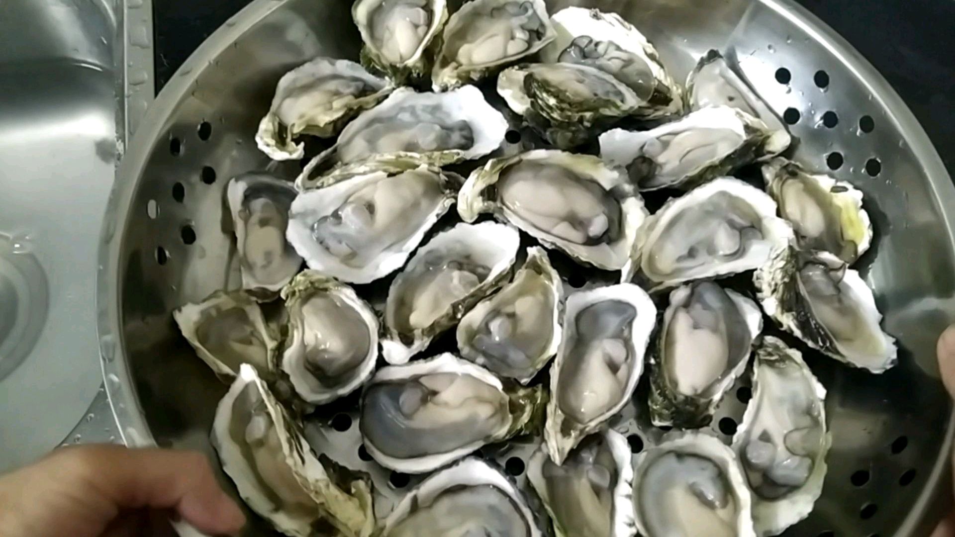 生蚝怎么煮才好吃?必须加入这个灵魂搭档,一个人吃30个都嫌不够