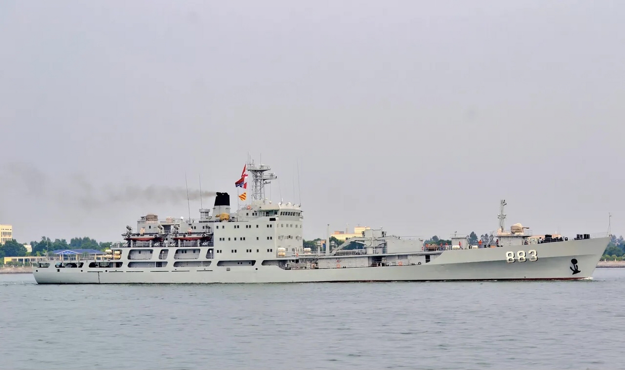 中国海军883洞庭湖舰 904型岛礁补给舰 该型又称为5000吨运输船,共