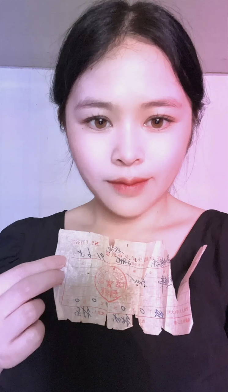 山东潍坊,在昌乐县鄌郚镇包庄乡,一名女子晒出了自己家30年前的超生