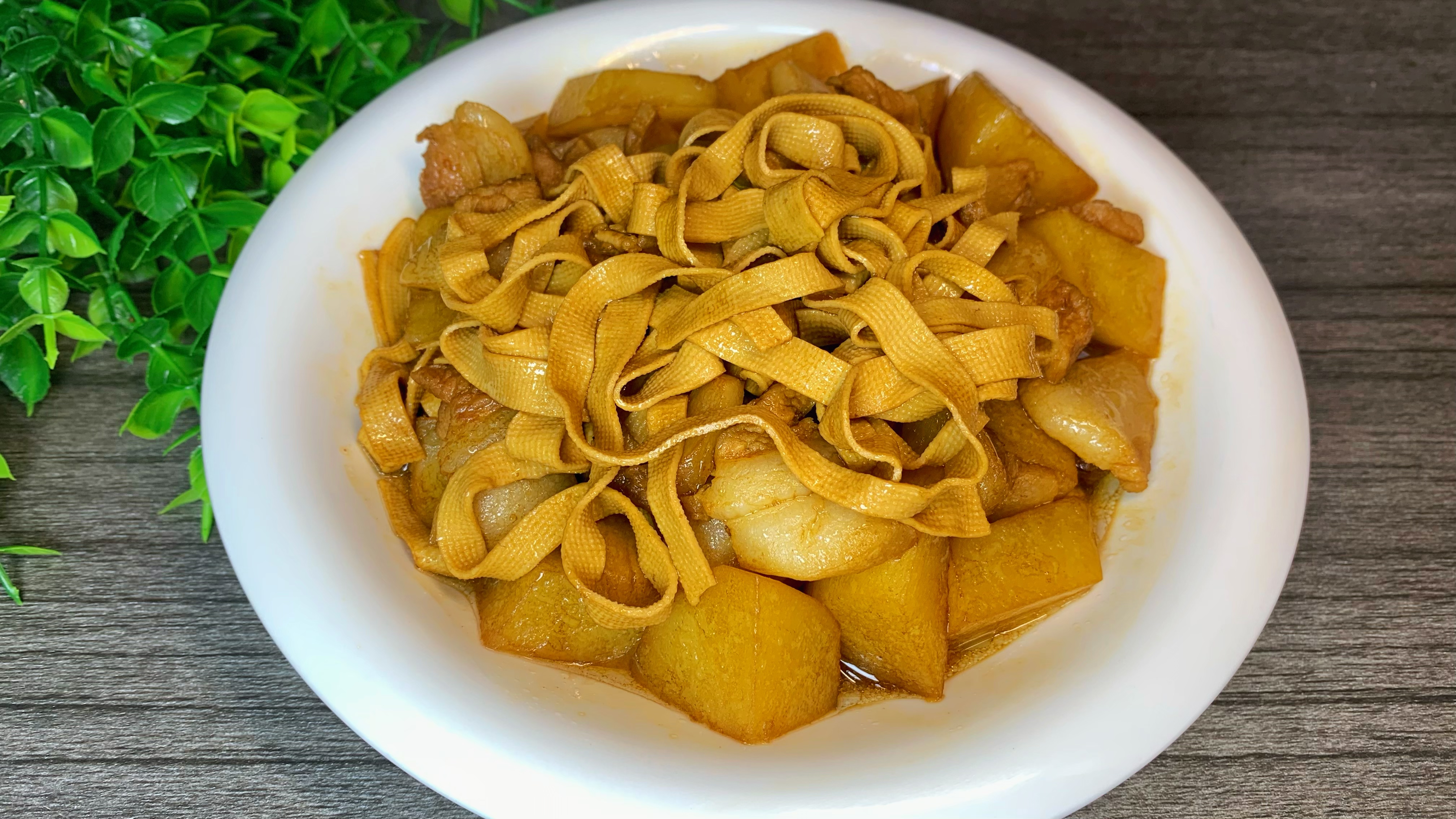 红烧豆腐皮最简单的家常做法,鲜香入味,真的好吃又下饭