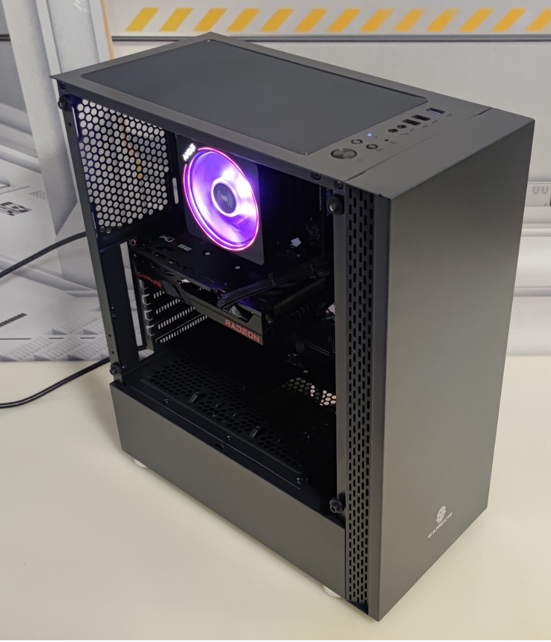 补昨天,猫猫的日更打卡day8 机箱:玩嘉铠甲黑色 散热器:amd幽灵凌镜