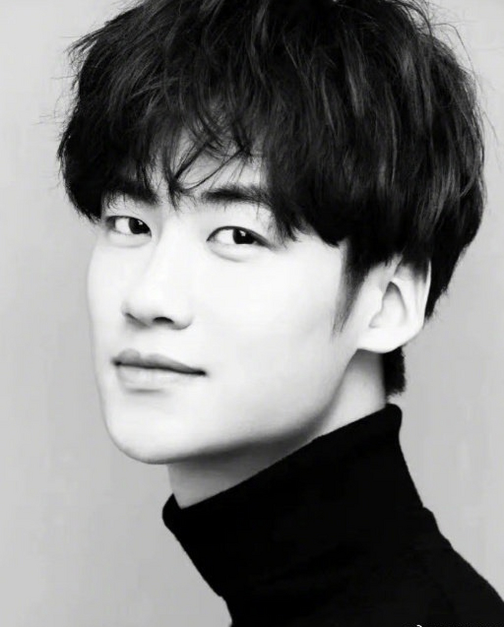 25岁男演员刘峰去世,与关晓彤曾是北影同学.