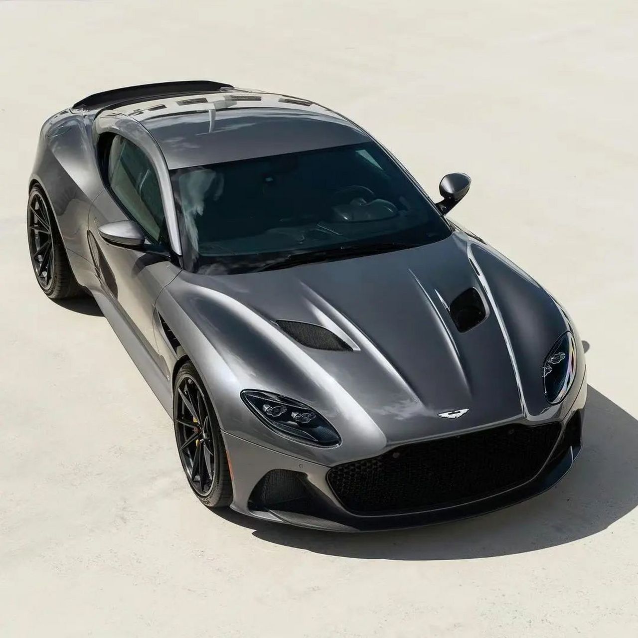 阿斯顿·马丁 dbs superleggera