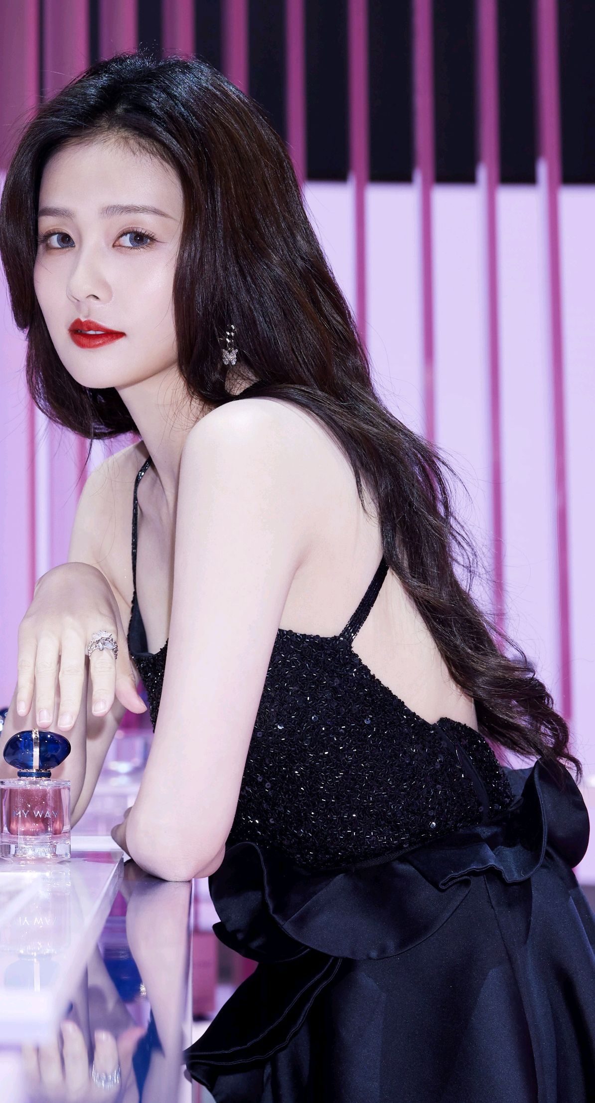 性感女神白鹿高清写真美图,肤白貌美,光艳逼人