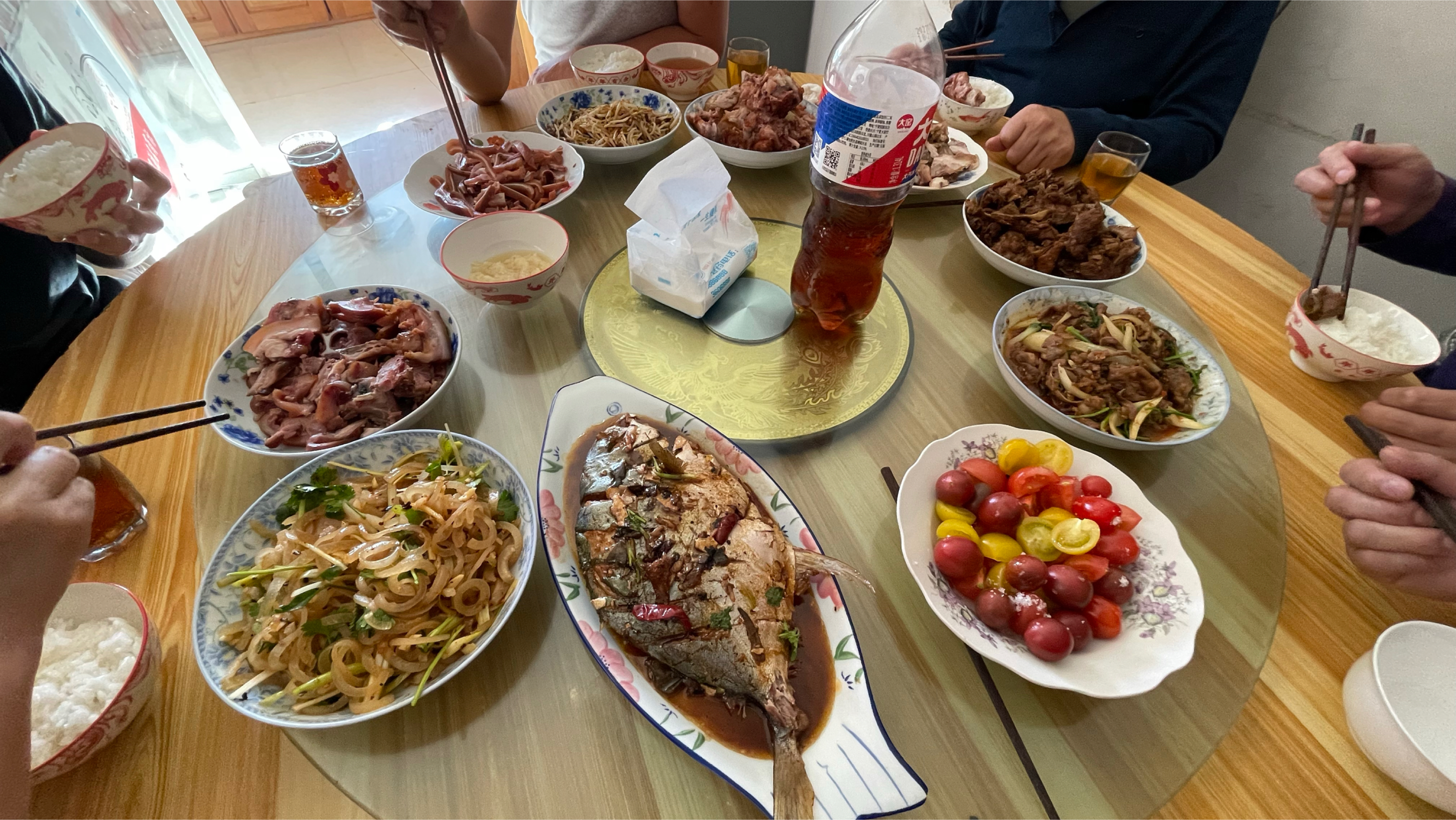 东北老丈人家就像大食堂一样,每天都是下馆子,今天来看看啥菜系