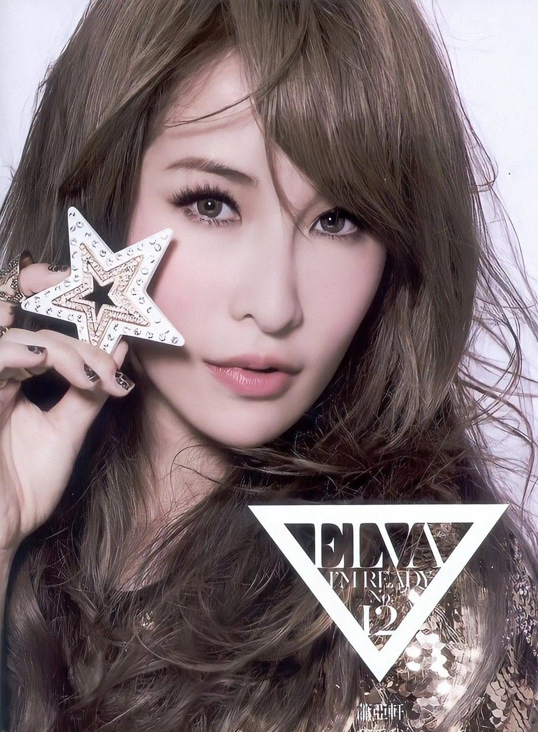 萧亚轩凌晨直播分享新歌,脸型大变样几乎认不出,直言已恢复单身