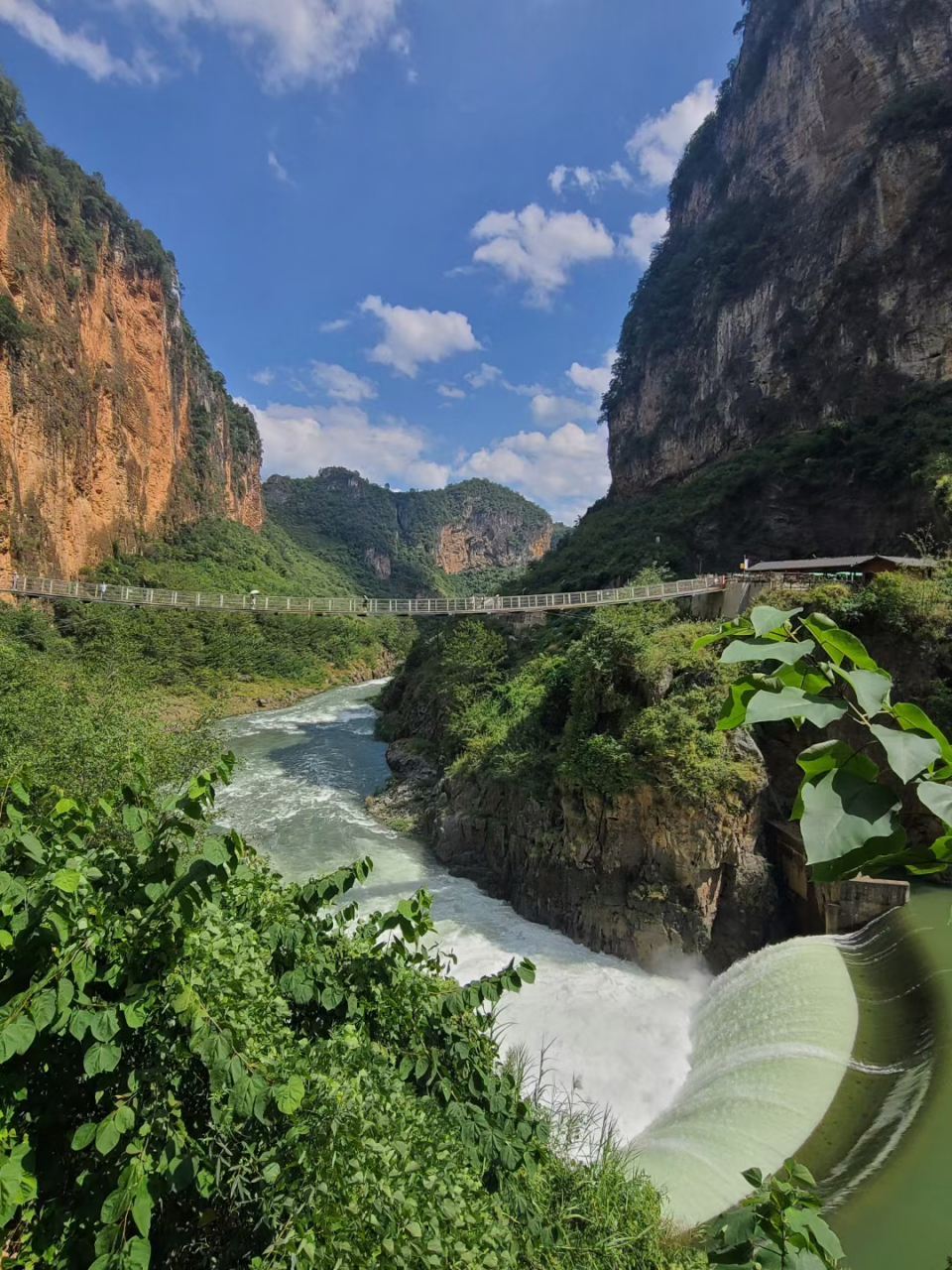 九洞天位于贵州省纳雍,大方两县交界处.