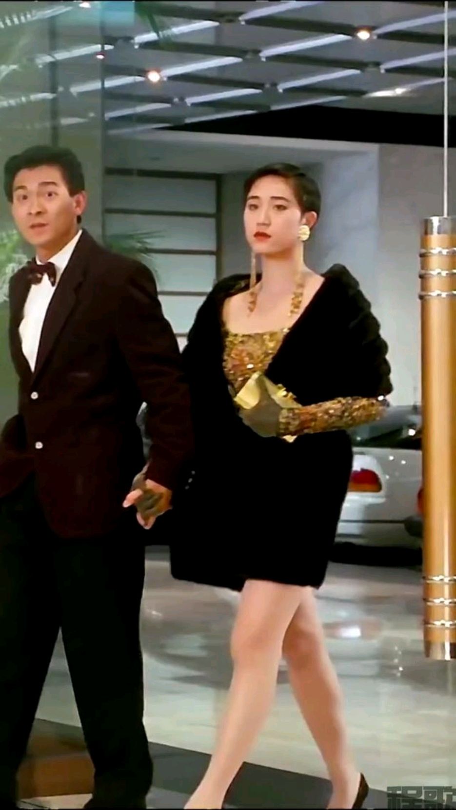 陈法蓉:1989年港姐冠军,33年前泳装照被赞真女神,56岁至今单身