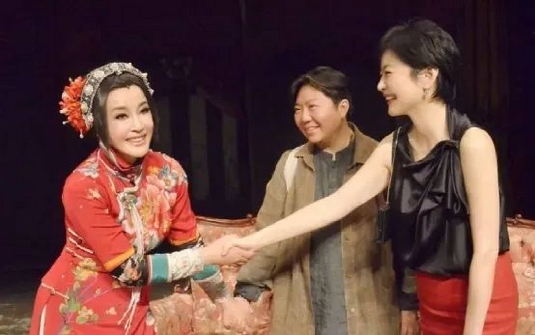 林青霞和刘晓庆同框,无论气质和美貌都略胜一筹