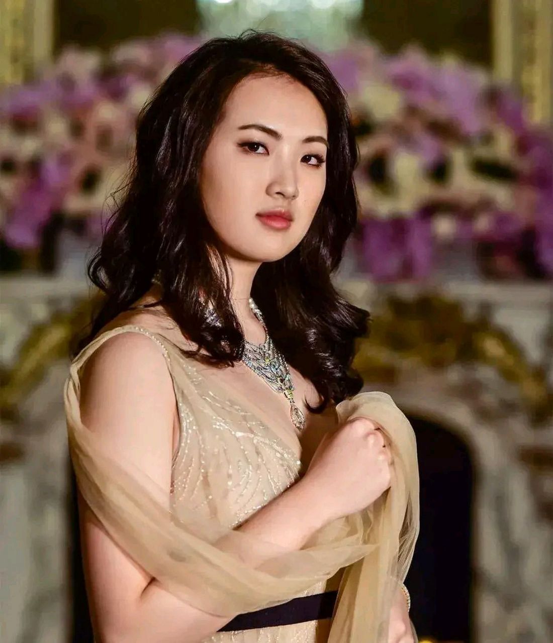 一年营收8000多亿的华为创始人任正非的二女儿姚安娜,最近又被骂了.