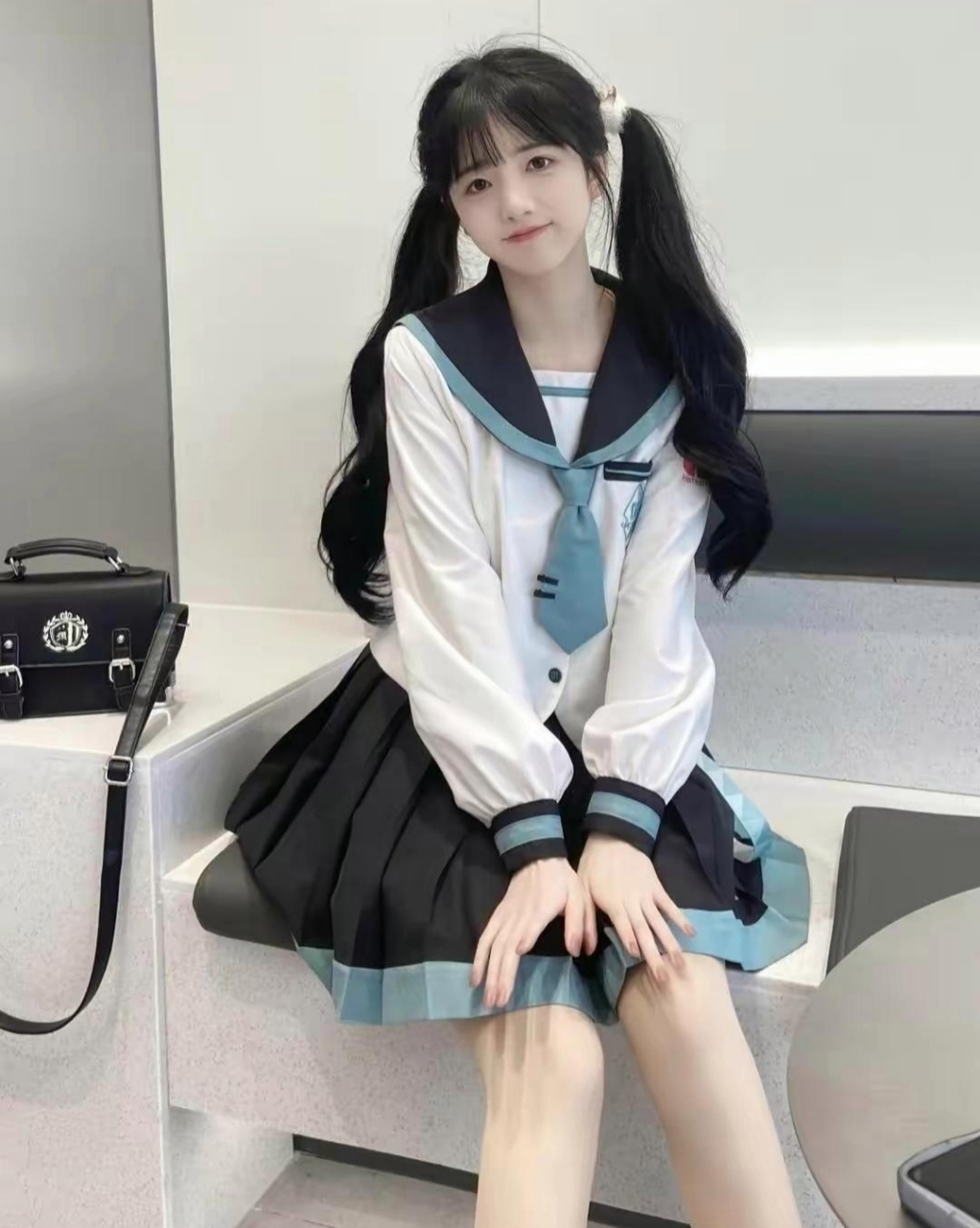 青春时光,豆蔻年华,这样的双马尾少女真是超甜超可爱,含糖度超标啦!