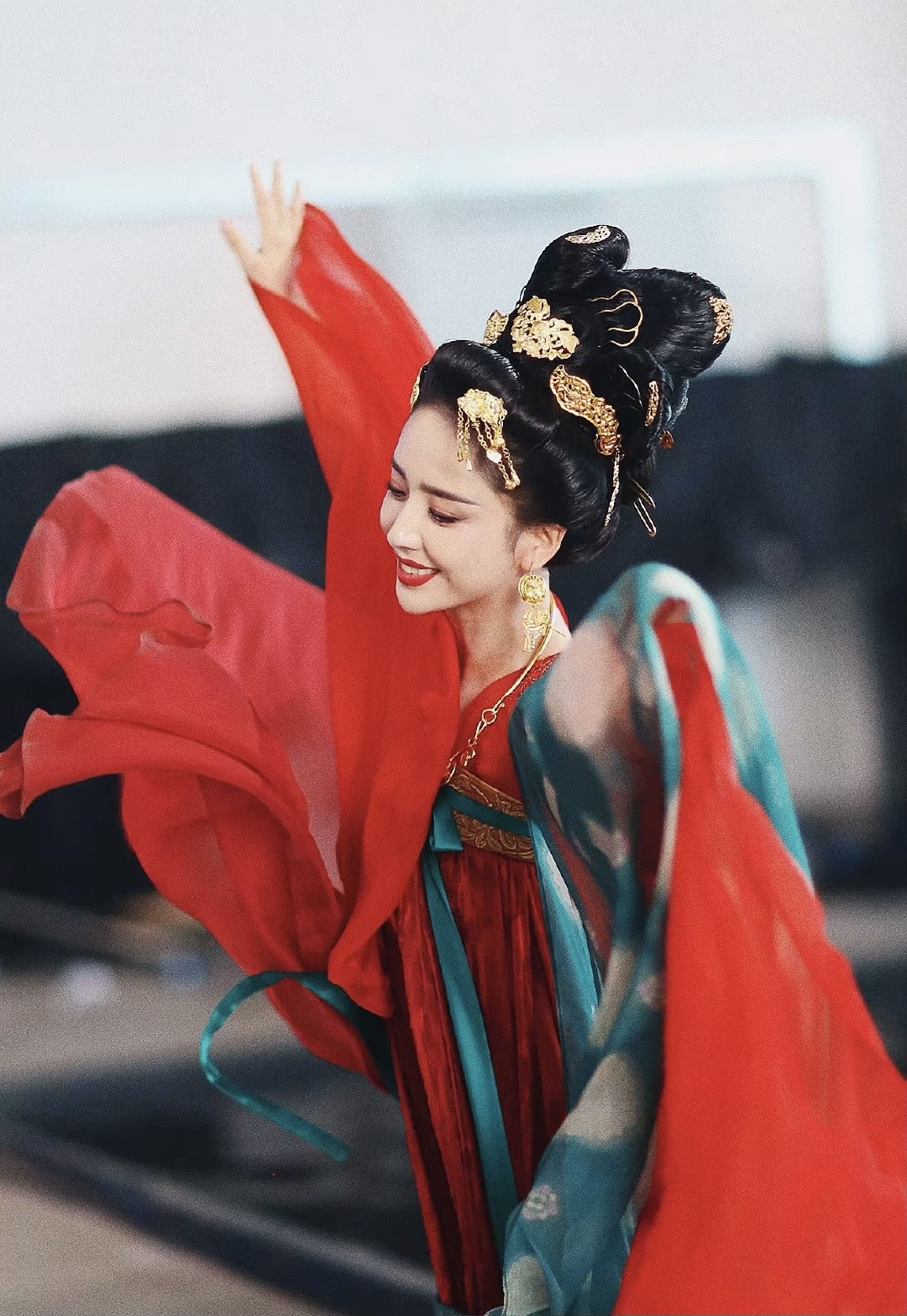 佟丽娅也太美太仙了!宛如敦煌壁画上飞下来的仙子