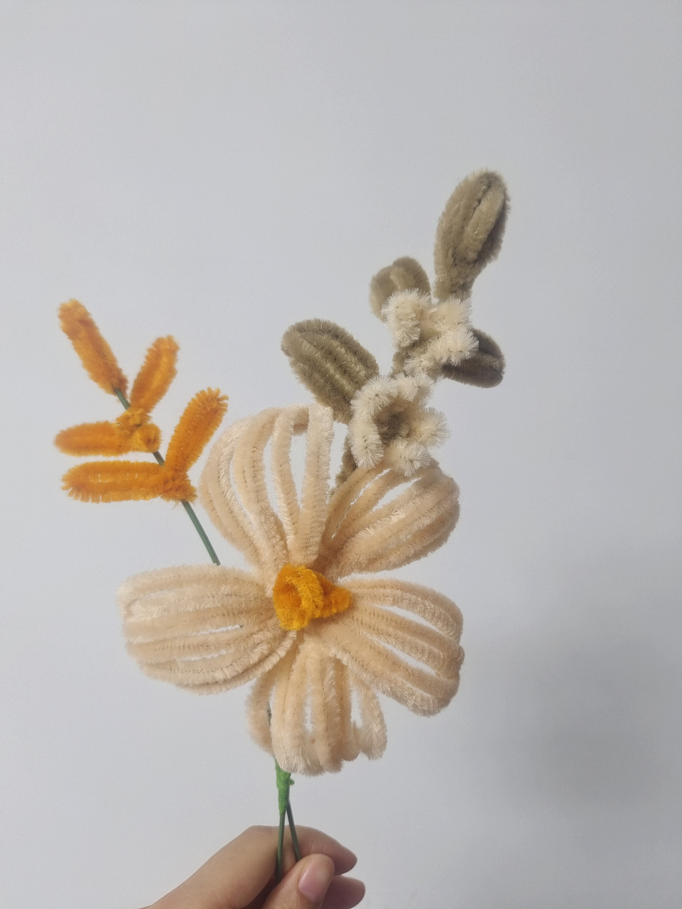 制作手工花,需要一定的耐心和技巧,但是它却可以