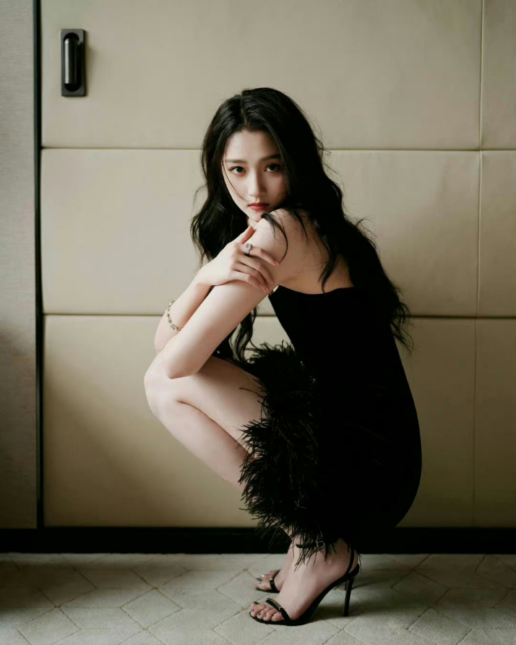 关晓彤的大长腿真的是太性感迷人了!又白又细!#养眼美女