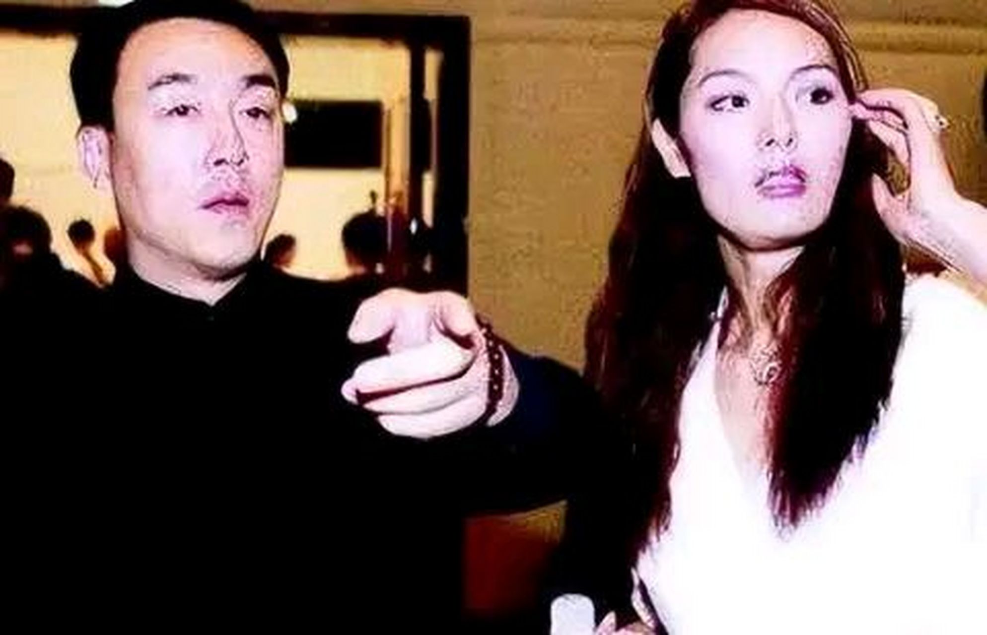 不料,刘岩因意外瘫痪在床,导演郎昆马上跟刘岩撇清关系:别误会,我跟你