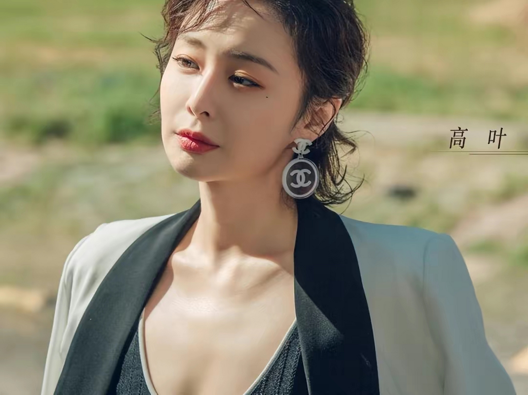 现在成名了,趁着热点赚点钱无可厚非.