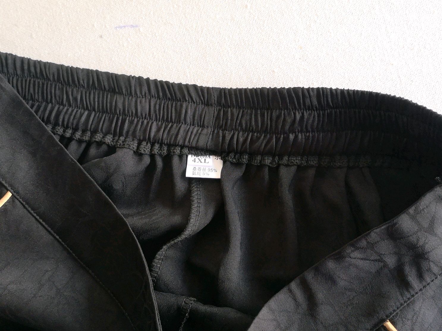 为什么买的衣服没怎么穿不是这开缝,就是那脱丝?