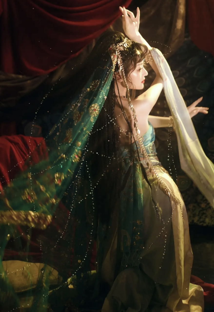 美丽妖娆的西域舞姬