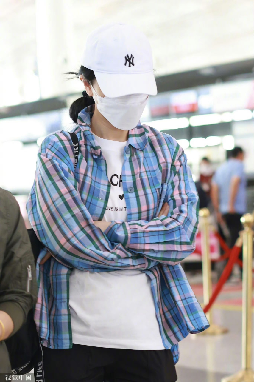 胡可北京首都机场街拍