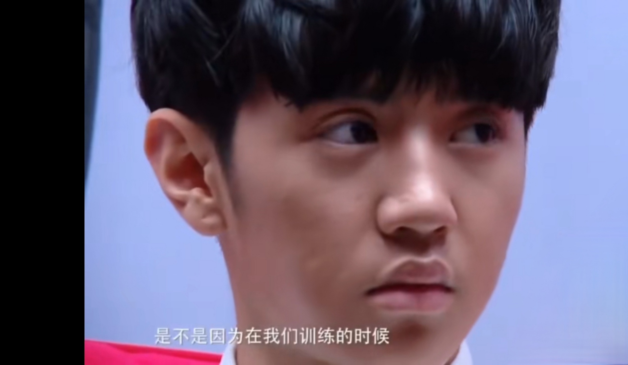 前两张是陈哲远参加一个综艺太困了,打盹时的截图,憨憨的,很可爱.