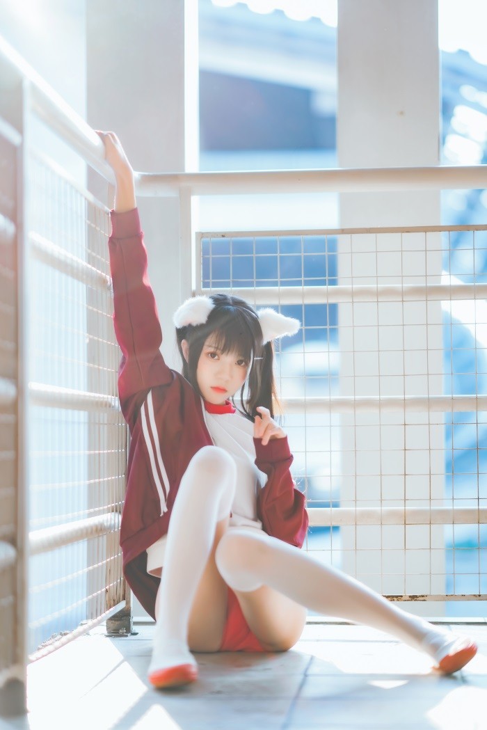 人气动漫Coser@桜桃喵 – 白丝加红色体操服 [44P/538MB]