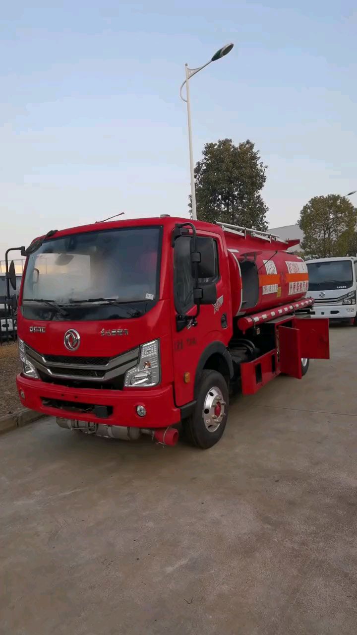 消防红东风多利卡加油车东风多利卡消防红油罐车