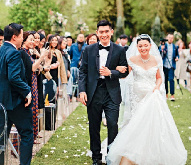 富力长公主李嘉颖和父亲生活形成巨大反差,父亲濒临破产