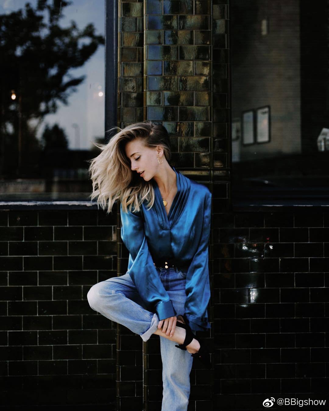 丹麦时尚博主sarahmikaela小个子穿衣典范,为你展现随行甜美干练