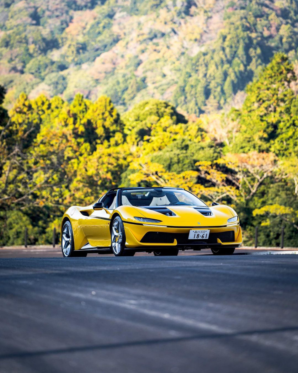 法拉利j50是一款由法拉利公司在2016年推出的限量版跑车,仅生产了10辆