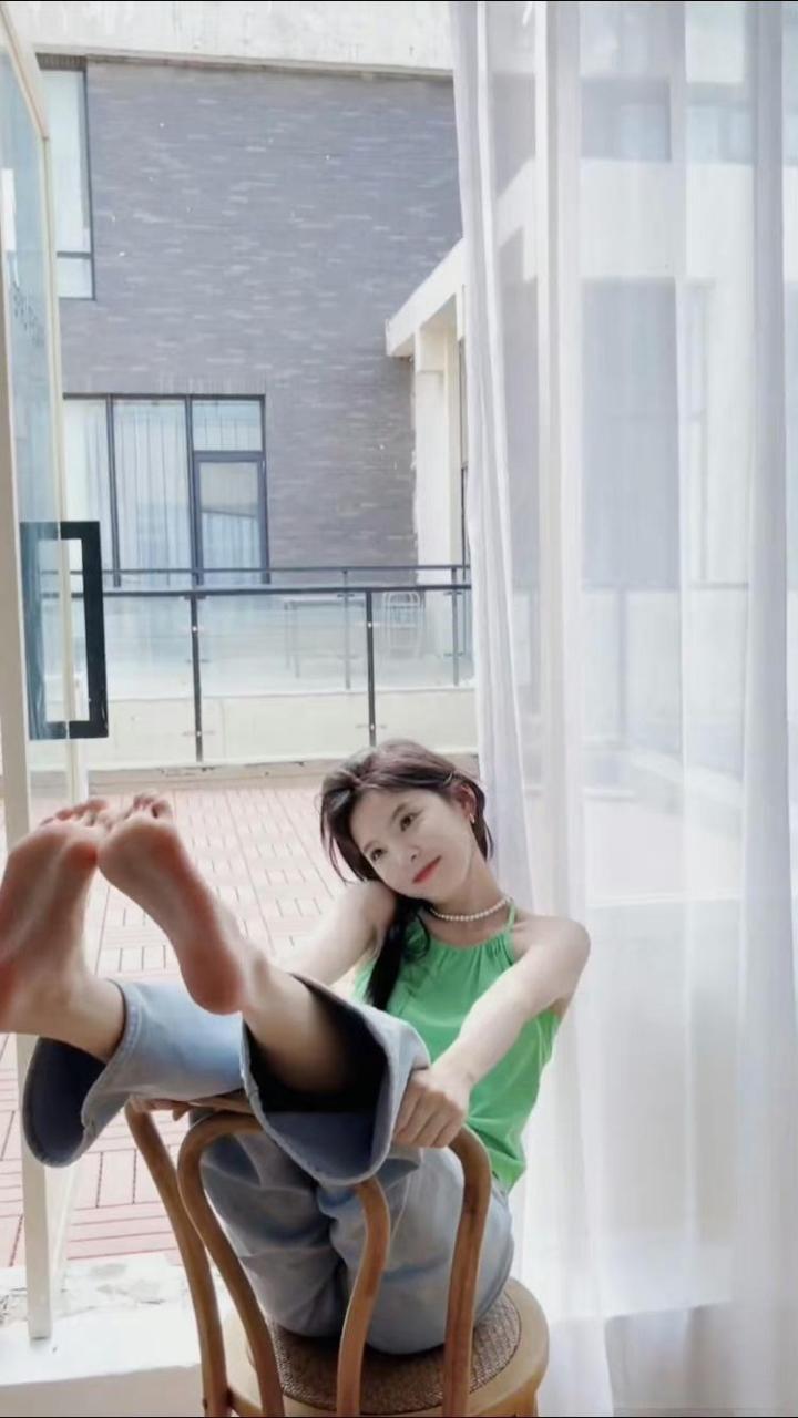 章若楠  小脚丫儿