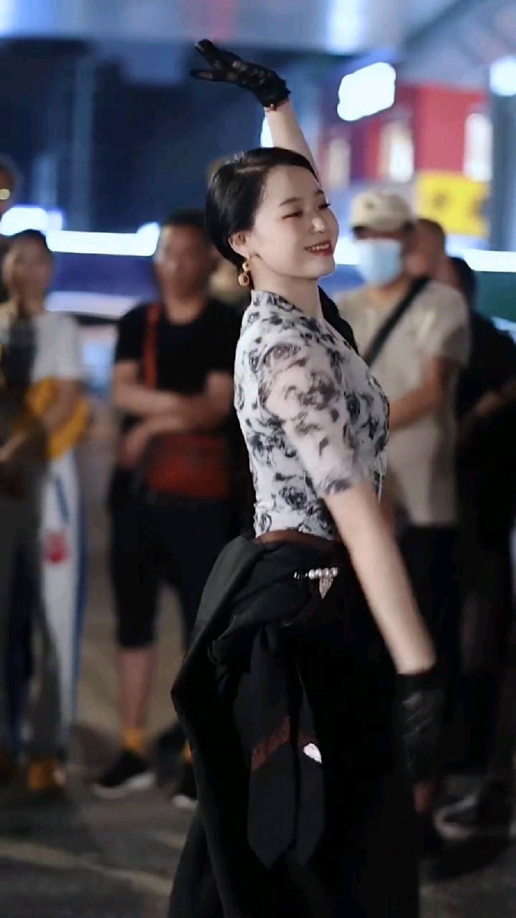 舞姿优美,欢快优雅,风度翩翩!美极了