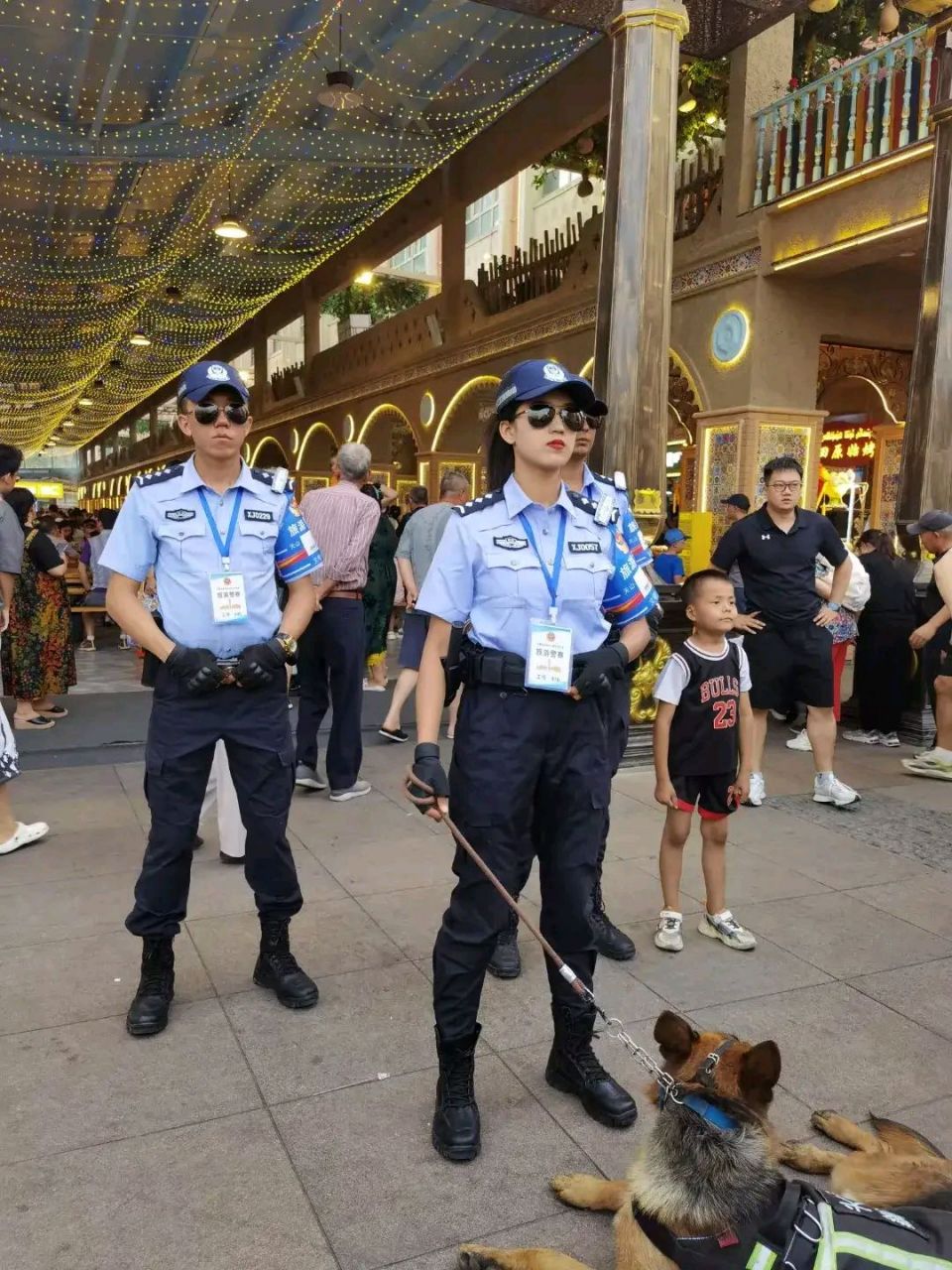 保安肩章正确佩戴图片图片