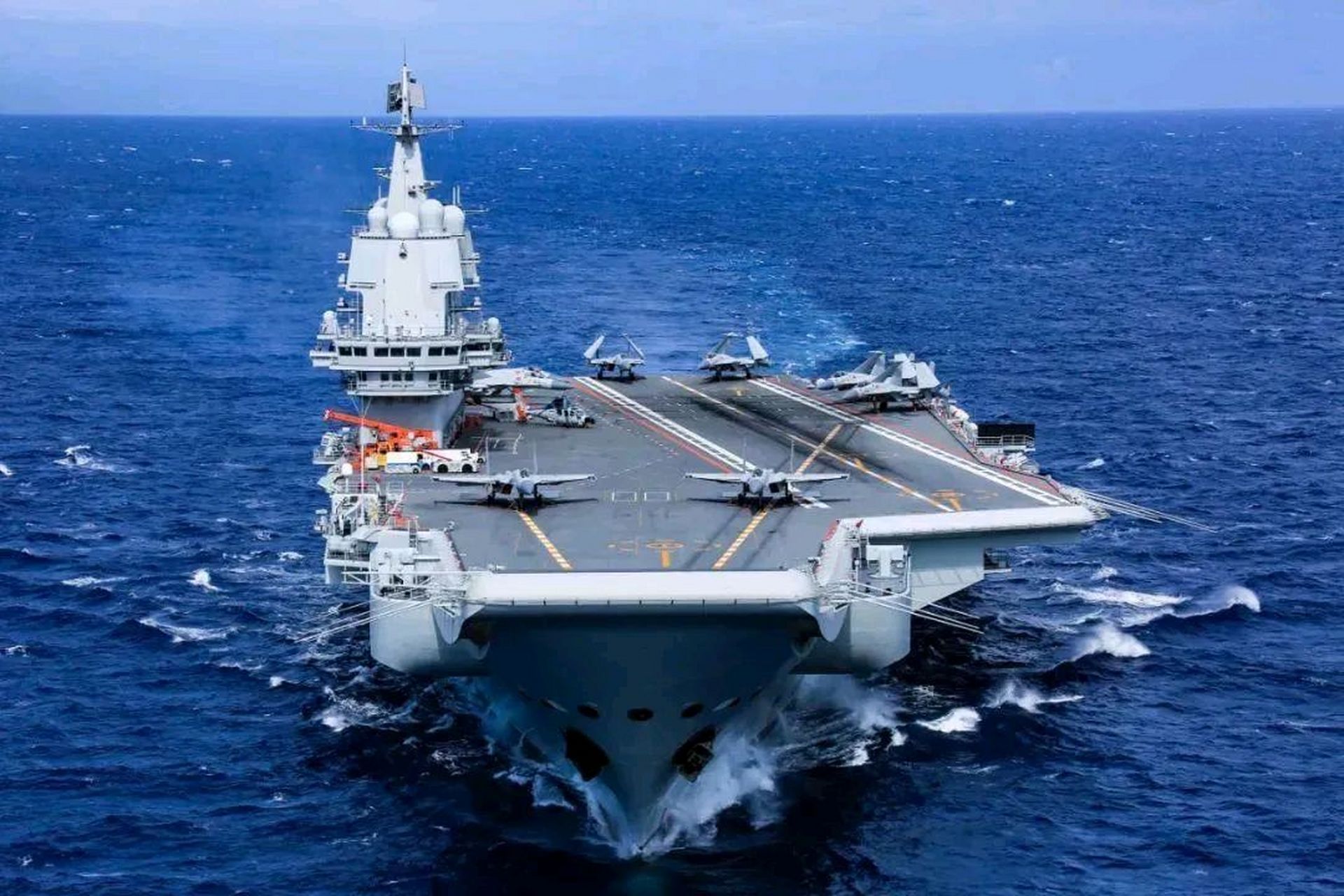 台湾"专家"这样评论山东号航母 台湾名嘴吴子嘉接受采访评论山东号