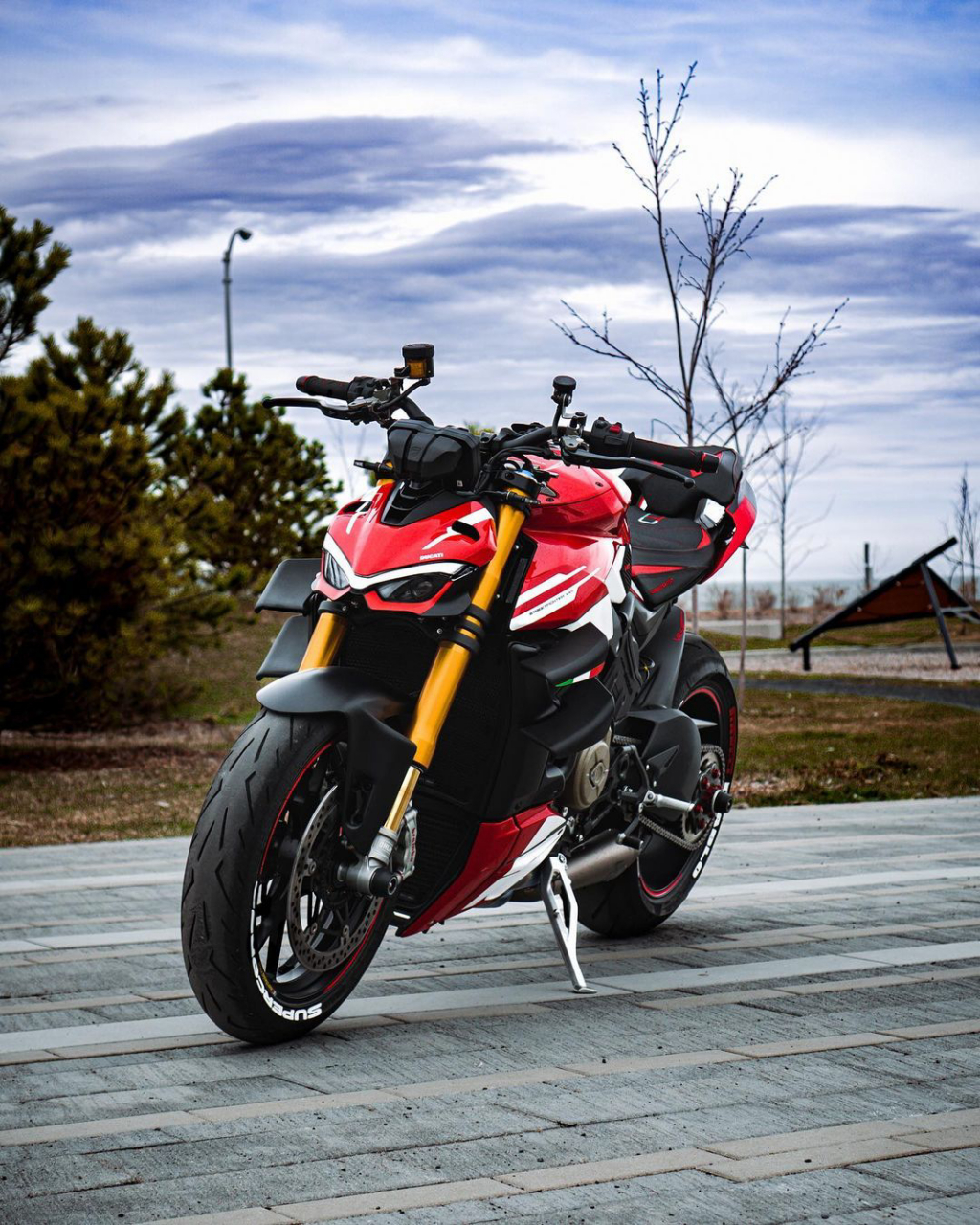 杜卡迪街霸#摩托车