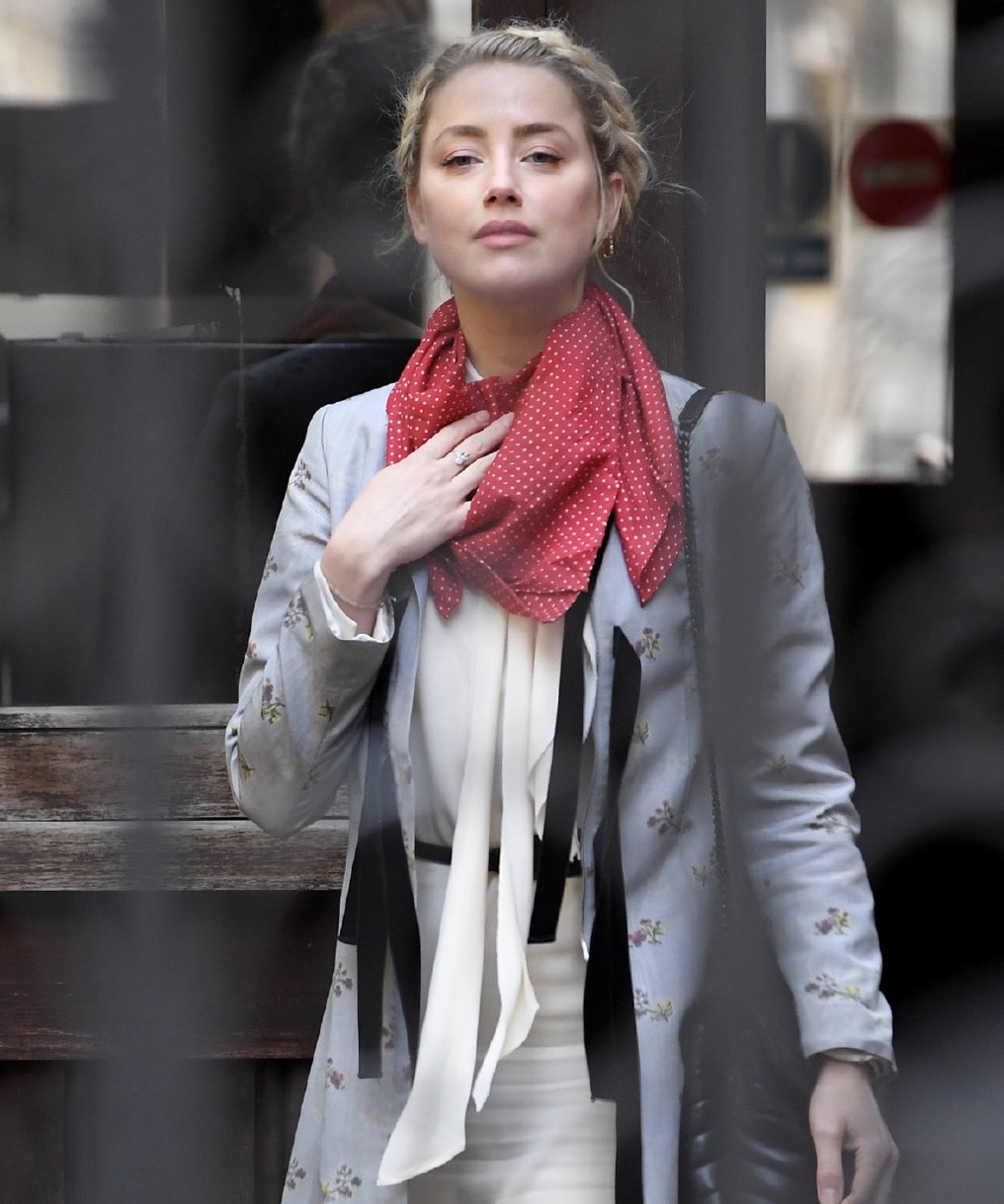 艾梅柏·希尔德(amber heard)抵达伦敦最新图及脸部受伤照