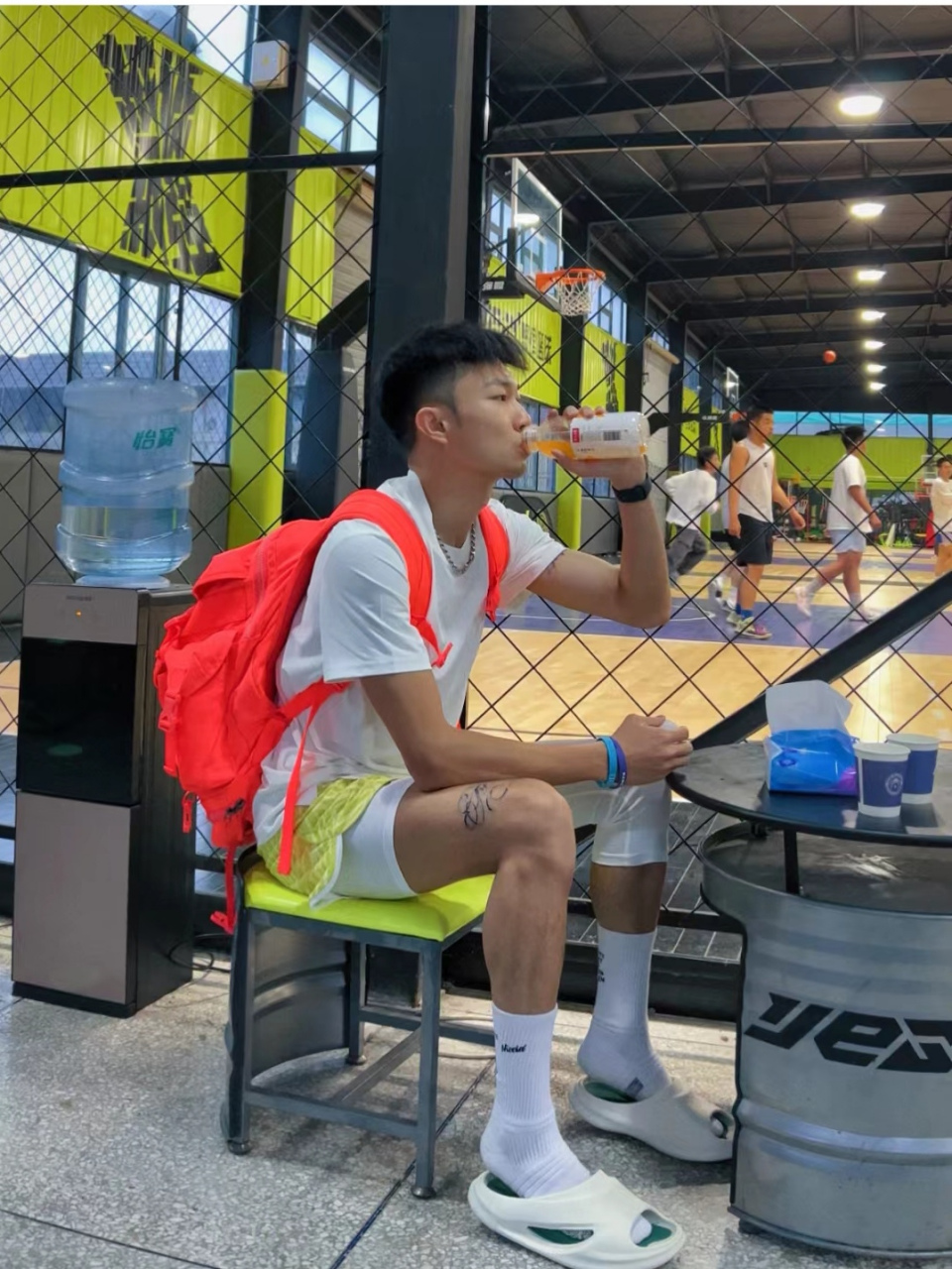 为什么打篮球的男孩子都喜欢穿白袜?