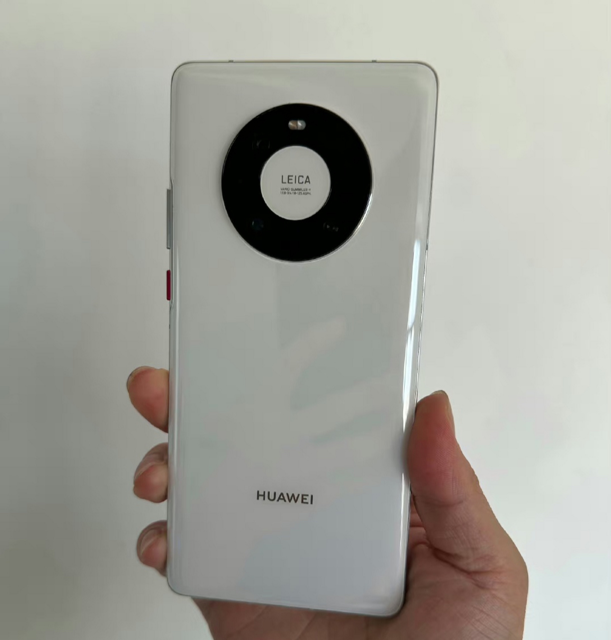 华为mate40 pro和最新的mate60 pro外观对比,mate60 pro的镜头模组更