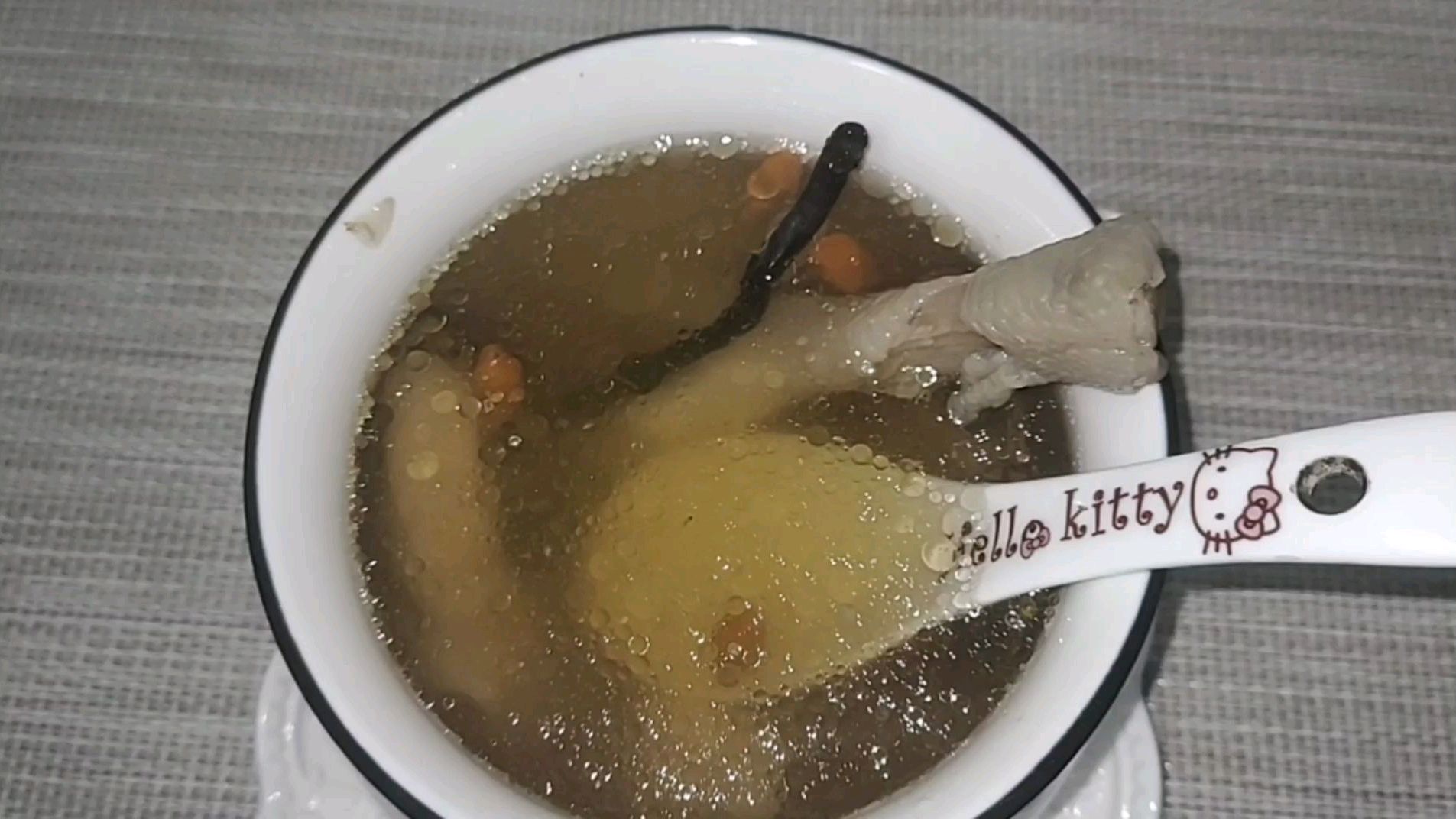 广东靓汤:灵芝石斛炖鸡,秋天滋补又营养,安神养肝,增强免疫力