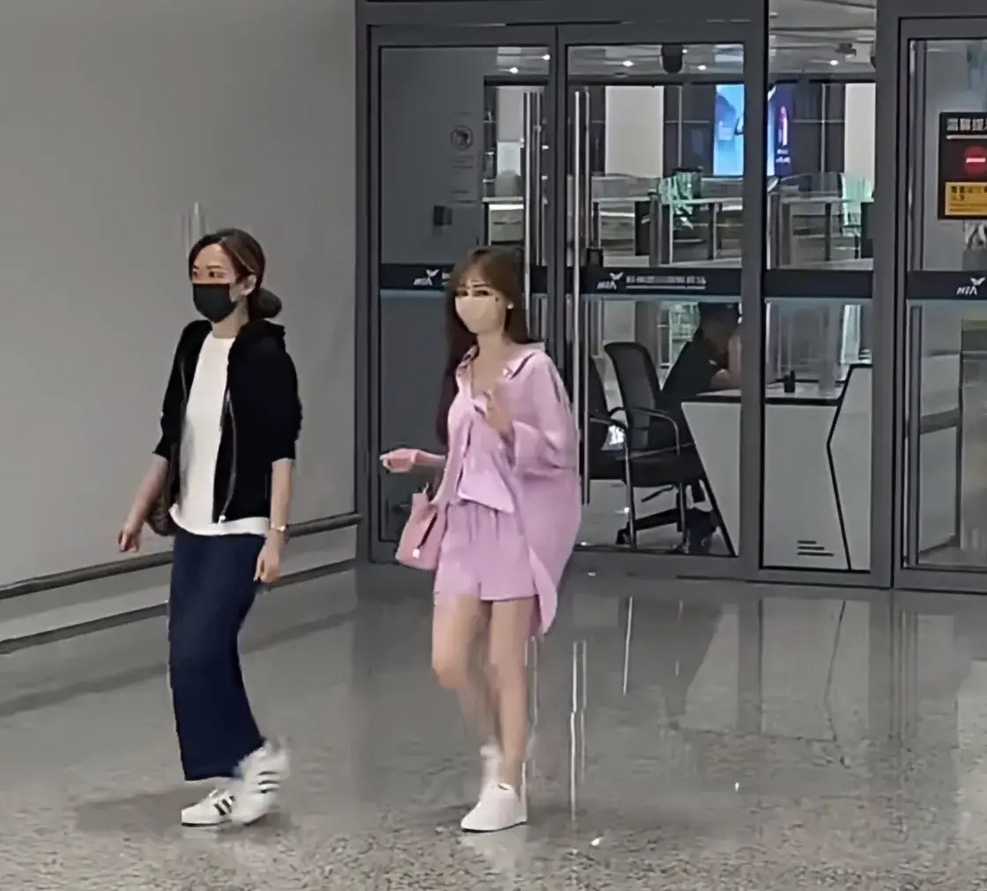 歌坛四大天后蔡依林,王心凌,萧亚轩,张惠妹机场生图,本人一个比一个