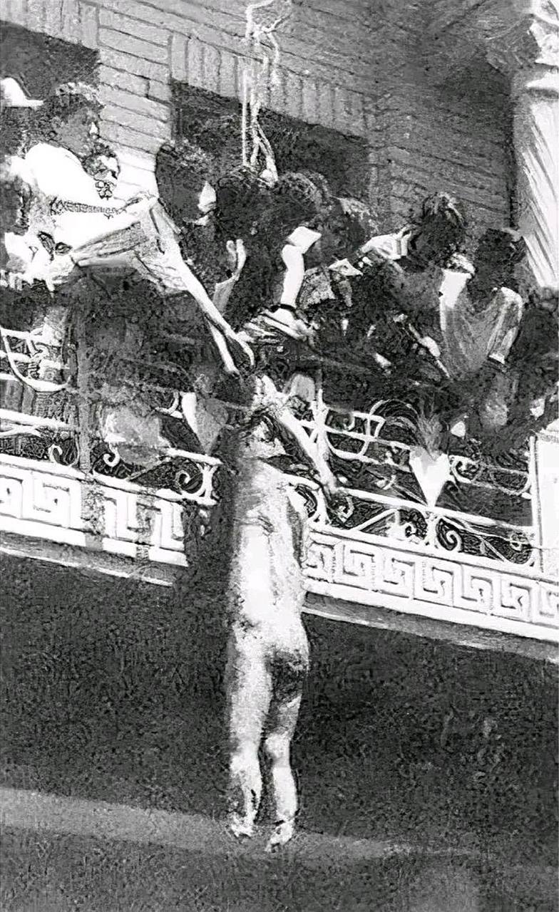 这张照片拍摄于1958年,23岁的伊拉克国王费萨尔二世被