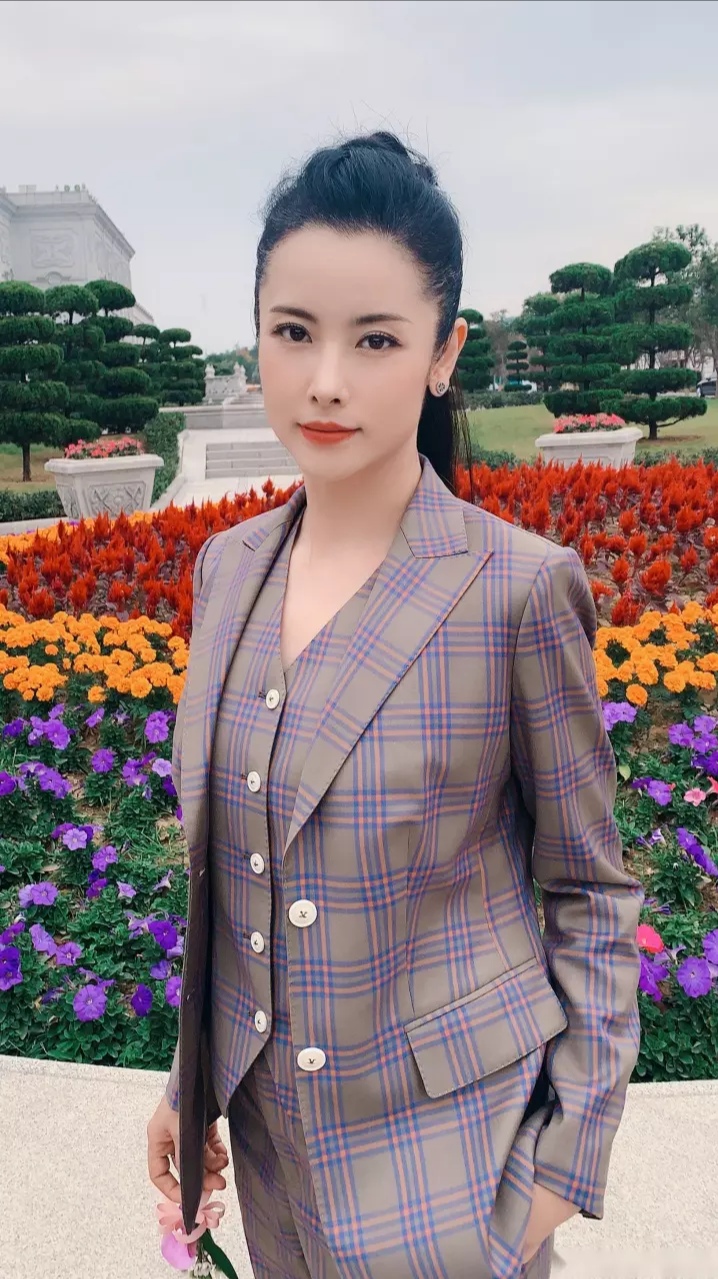 杨明娜多大图片