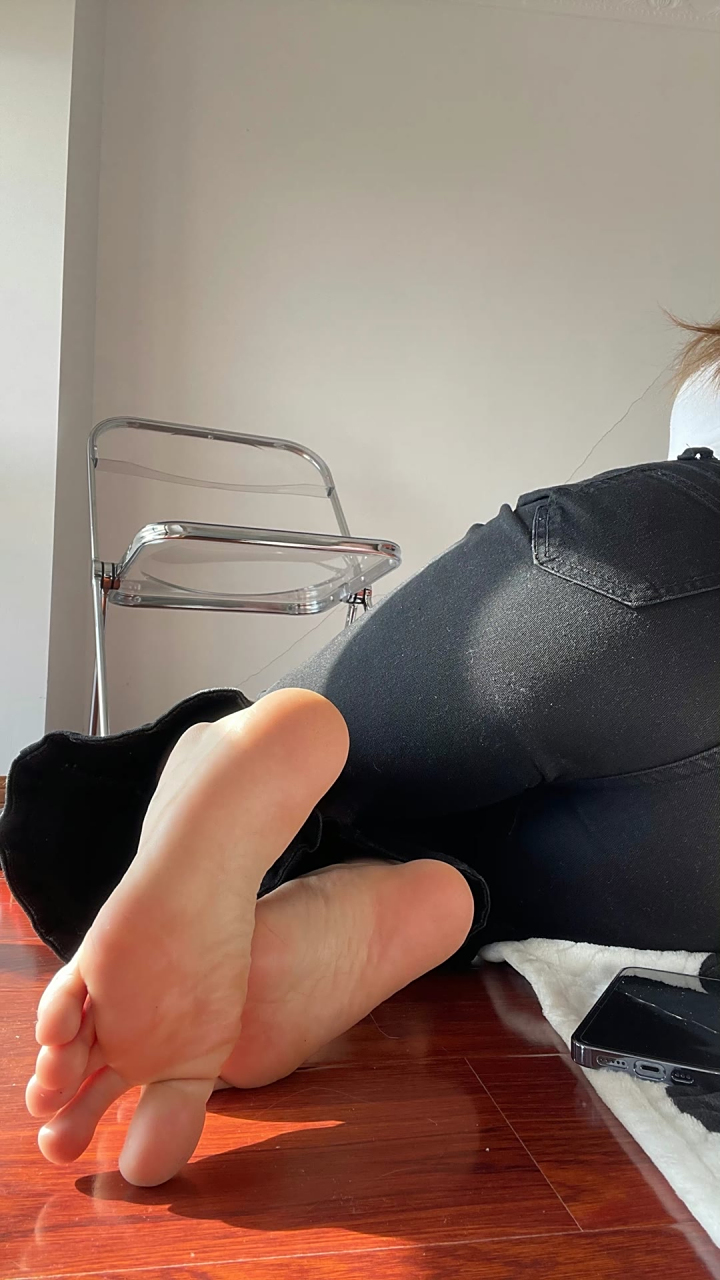 告诉你们一个秘密,脚底板特别怕痒[捂脸]