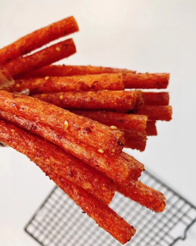 辣条是什么原料做的,为什么被称为"垃圾食品"?网友:自作自受