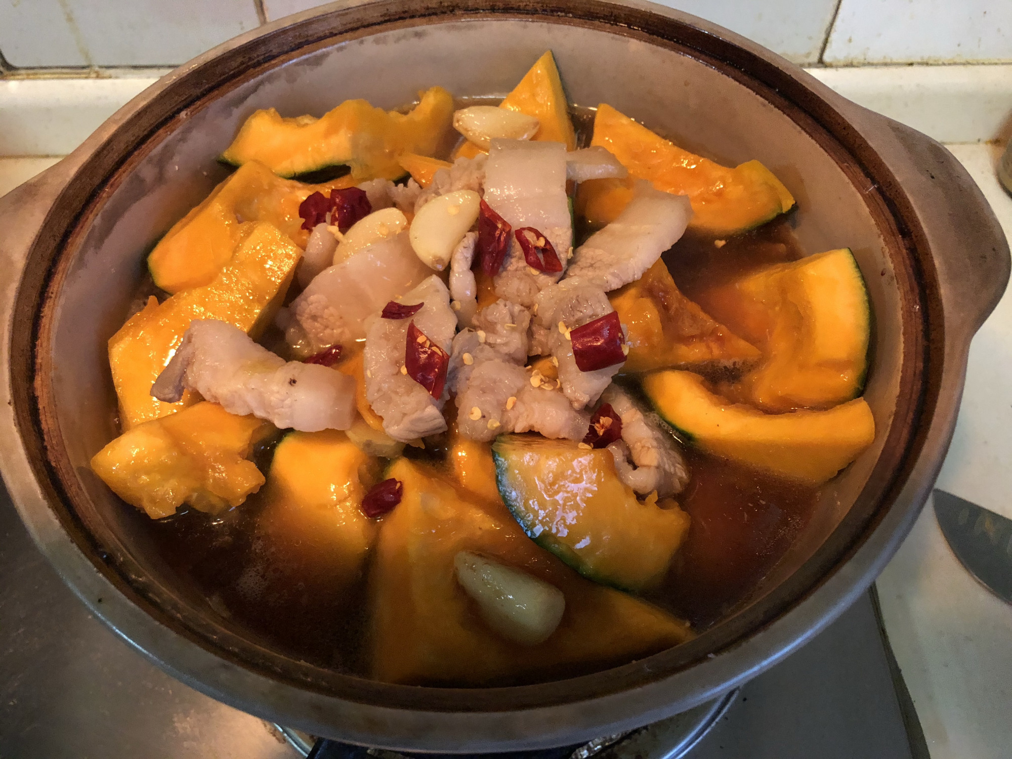 跟着大厨学做的南瓜煲,酥软香甜,咸鲜油润,煮上一锅米饭都省了