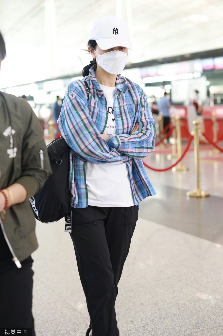 胡可北京首都机场街拍