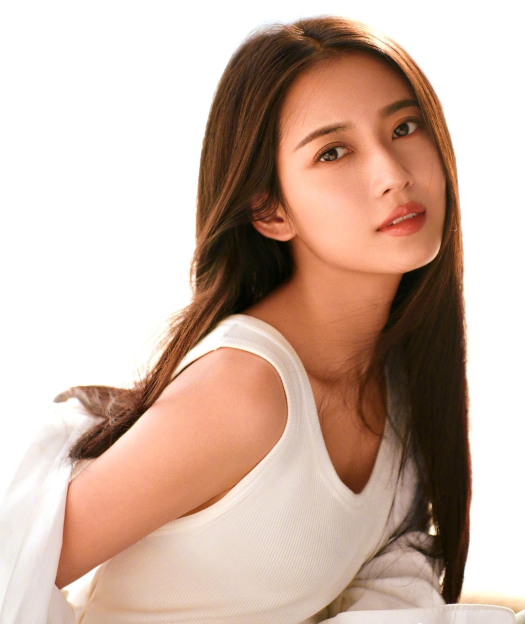 她,是个公主专业户,九公主,鎏英公主,敏敏郡主…长相英气,漂亮,你可